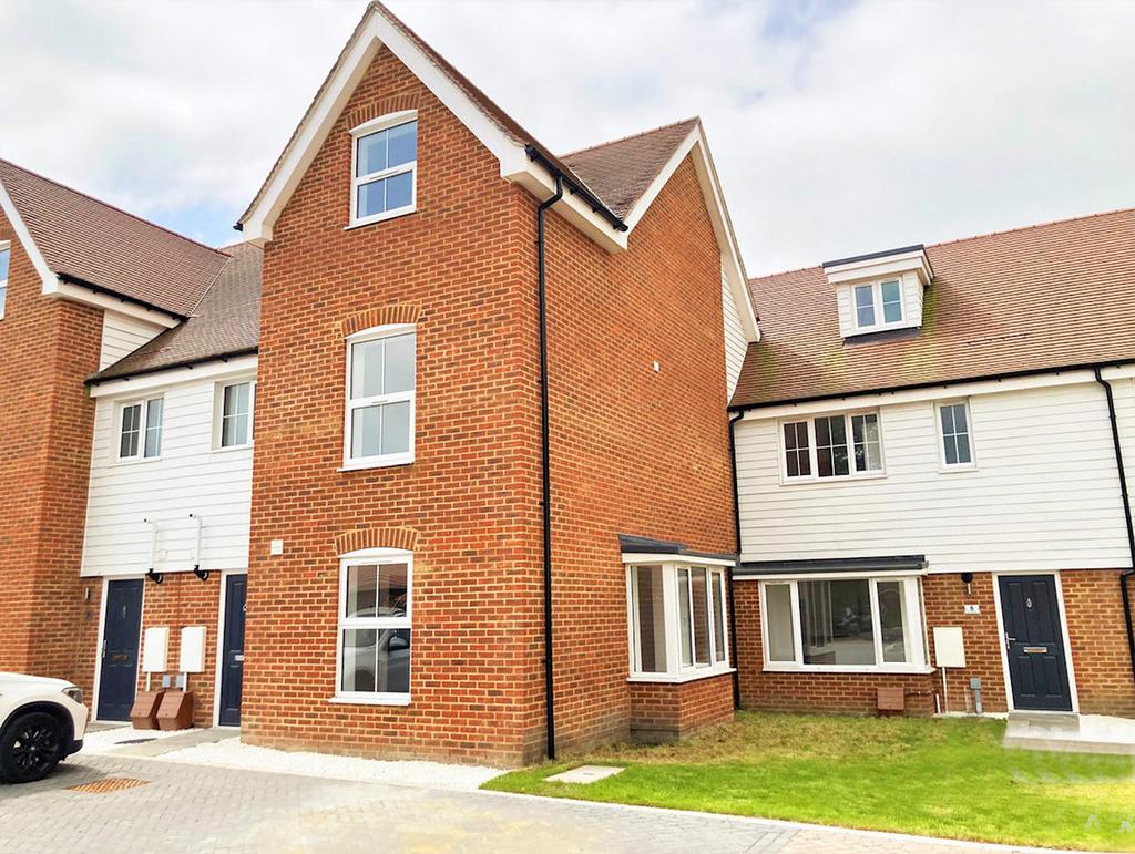 Old Port Place, New Romney, TN28 4 bed terraced house £315,000