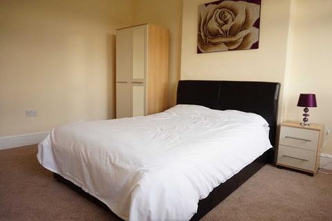 5 bedroom end of terrace house for sale, Station Road, Manchester M27