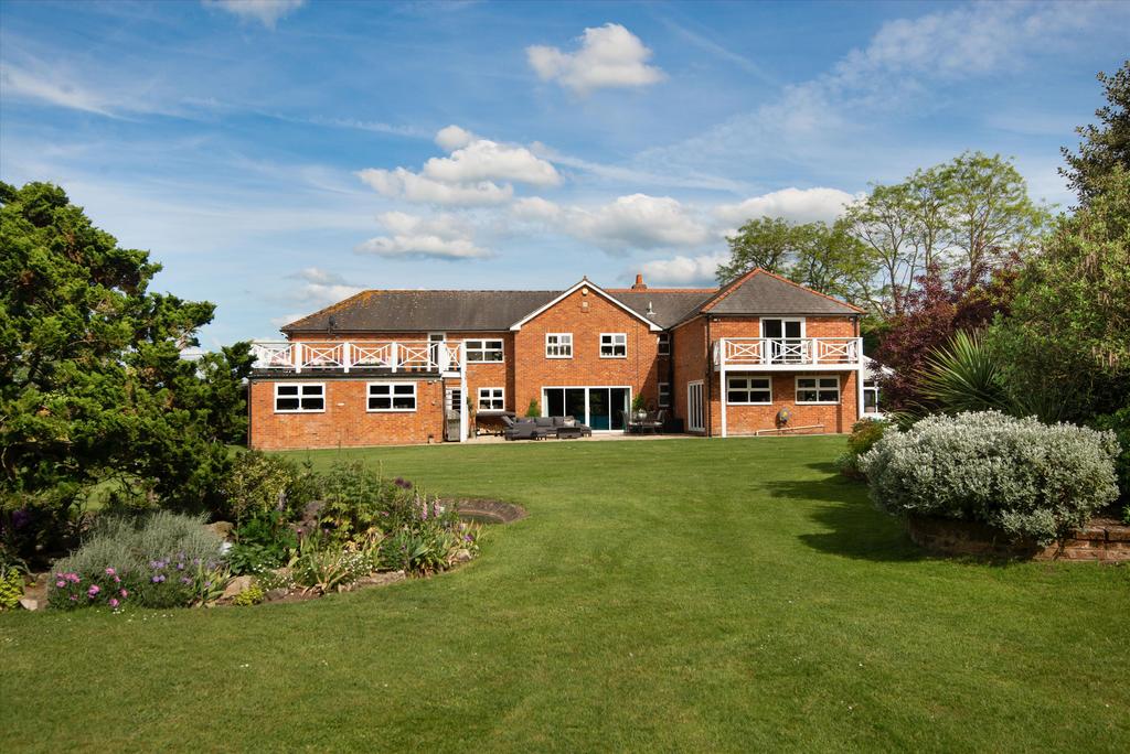 Binfield Road, Wokingham, Berkshire, RG40 6 bed detached house for sale