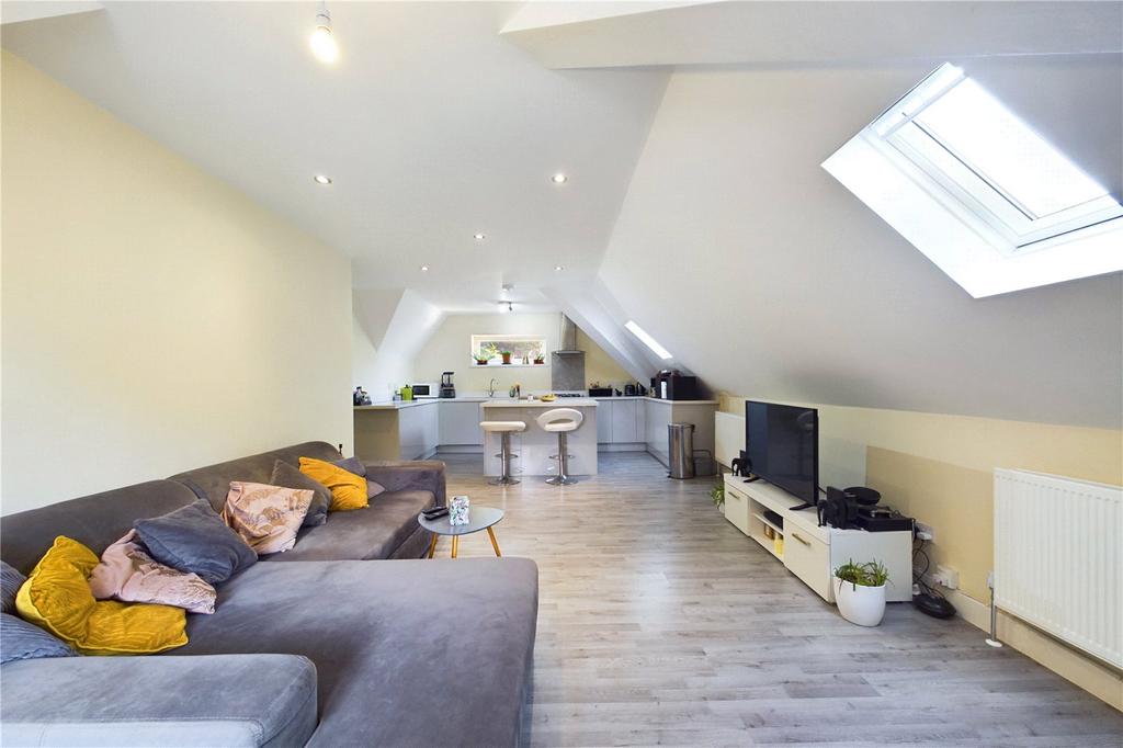 Honey End Lane, Reading, Berkshire, RG30 2 bed apartment £1,250 pcm (£288 pw)
