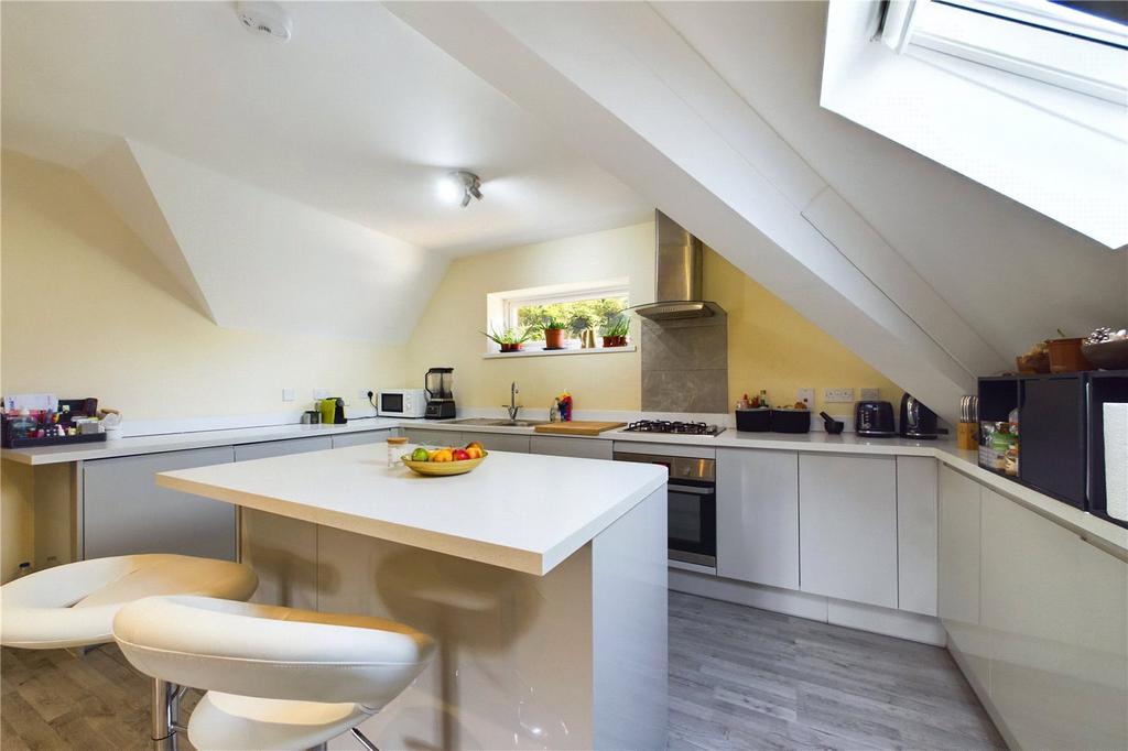 Honey End Lane, Reading, Berkshire, RG30 2 bed apartment £1,250 pcm (£288 pw)