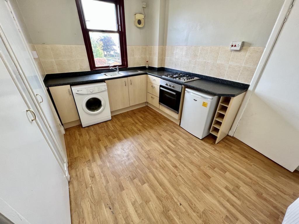 35 Bridge of Weir Road, Linwood, 2 bed apartment £88,000