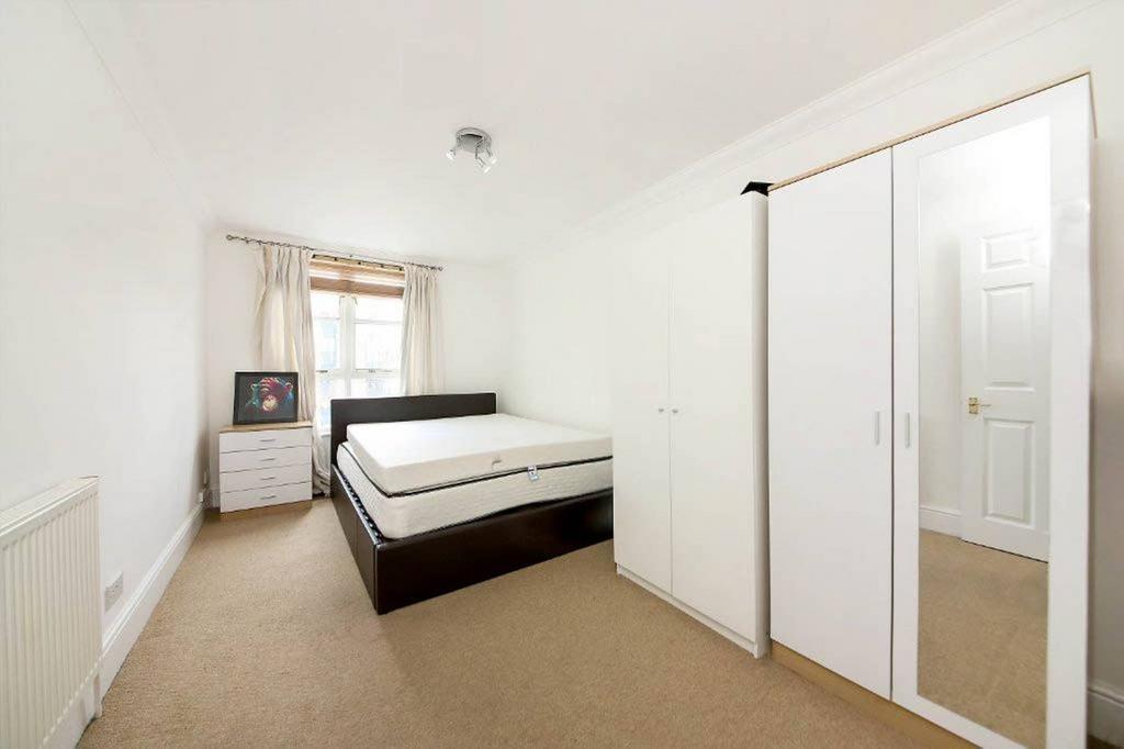 Lamb Street, Spitalfields, London, E1 2 bed flat to rent £3,012 pcm