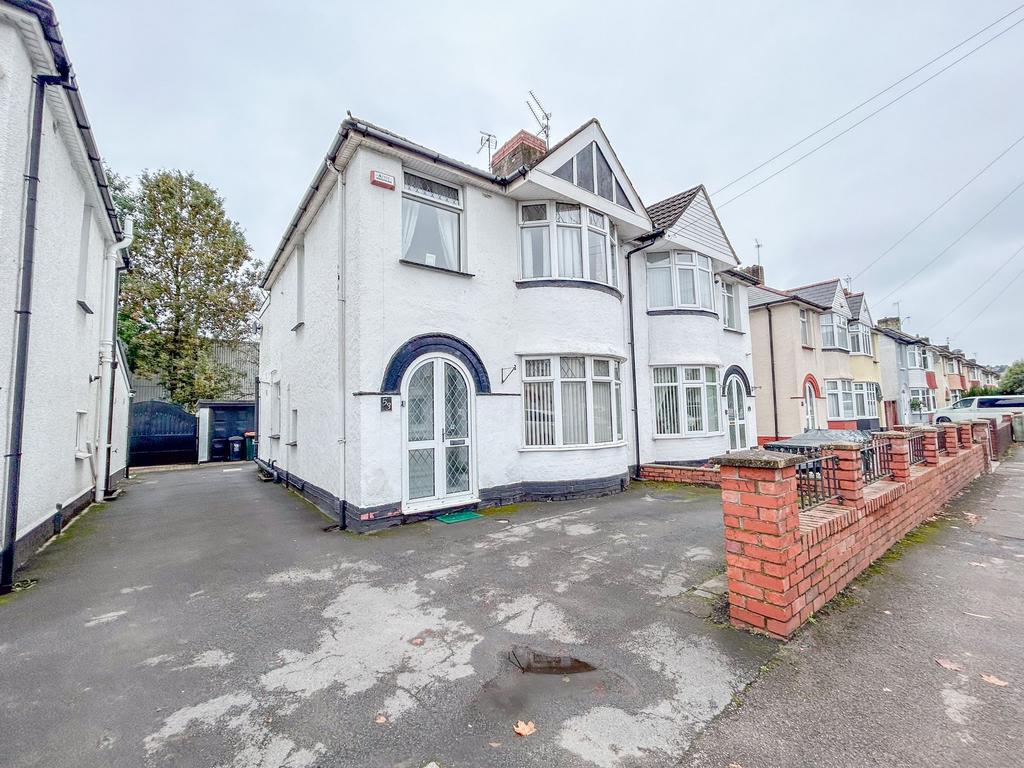 Newport, Newport NP20 3 bed semidetached house for sale £220,000