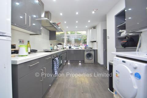 12 bedroom end of terrace house to rent, Grosvenor Road, Hyde Park LS6