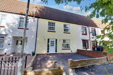 8 Braxteds, Basildon, SS15 6QE