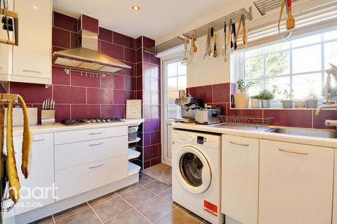8 Braxteds, Basildon, SS15 6QE