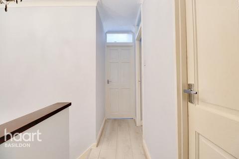 8 Braxteds, Basildon, SS15 6QE