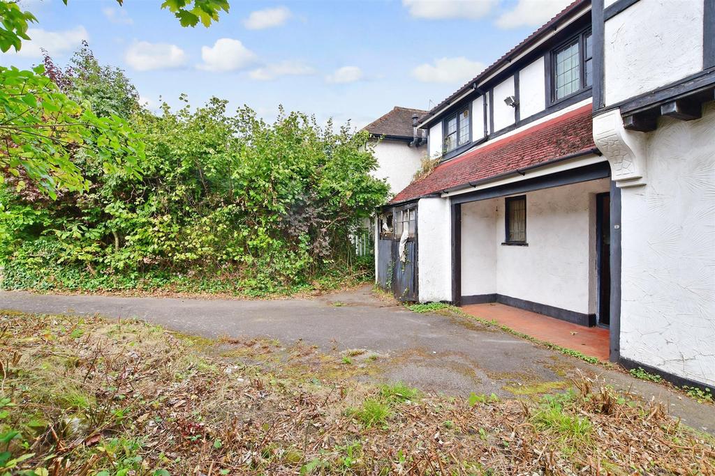Driveway/Parking