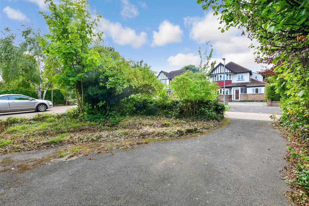 Driveway/Parking