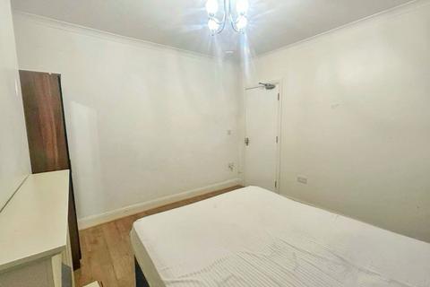 1 bedroom in a house share to rent, Westbourne Road,  Croydon, CR0