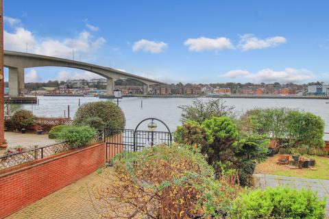 2 bedroom flat for sale - Andes Close, Southampton, SO14