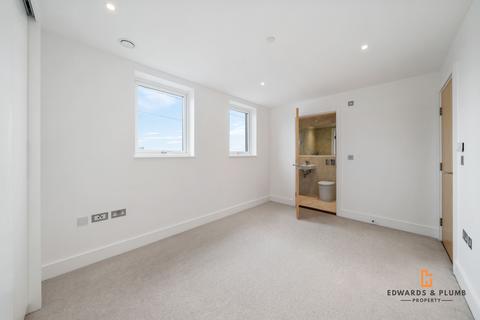 2 bedroom apartment for sale, Western Gateway, London E16