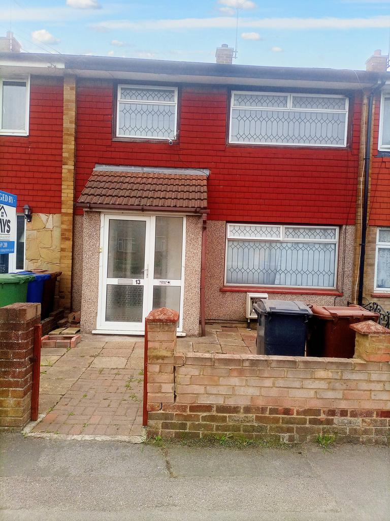 Russell Road, Tilbury RM18 3 bed terraced house for sale £320,000