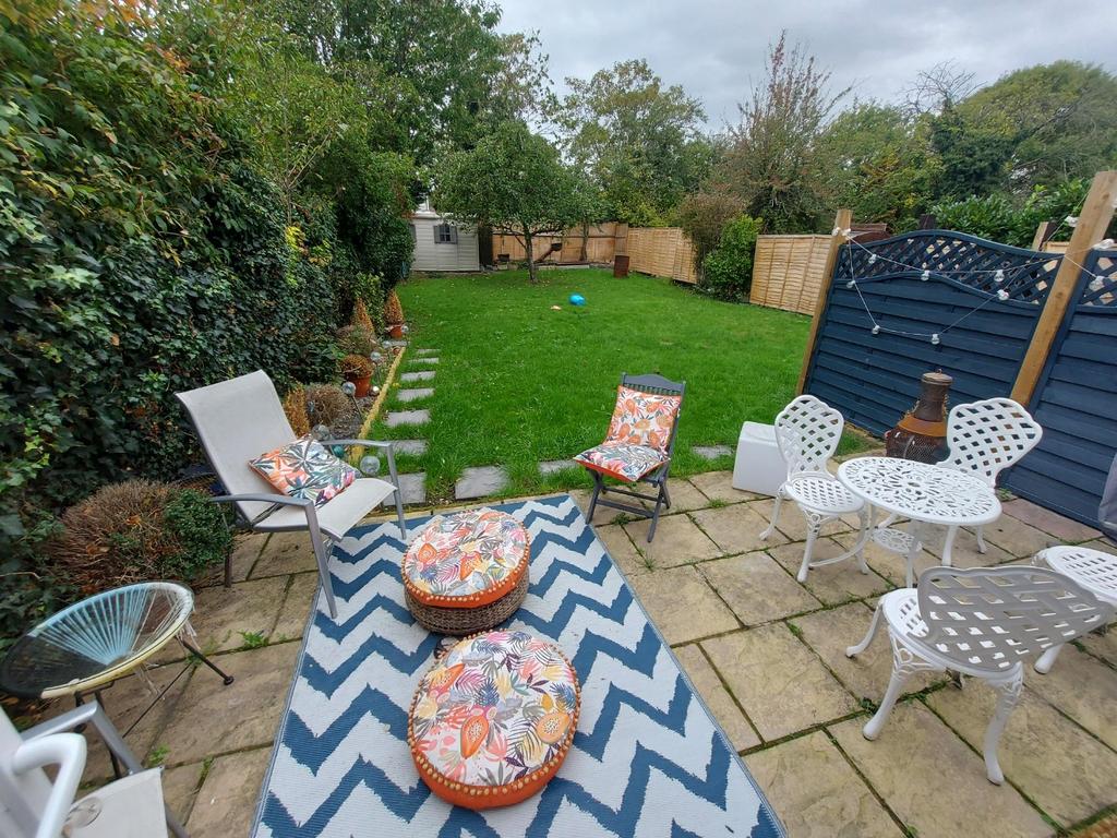 St. Margarets Road, Edgware HA8 4 bed semidetached house £3,200 pcm