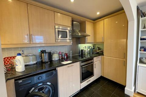 3 bedroom flat to rent, Tower Point, Enfield