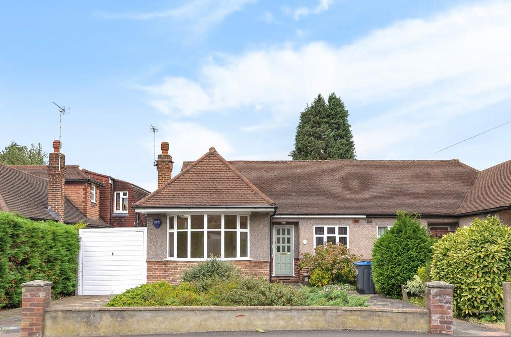 Matlock Way, New Malden, KT3 3 bed bungalow £2,600 pcm (£600 pw)