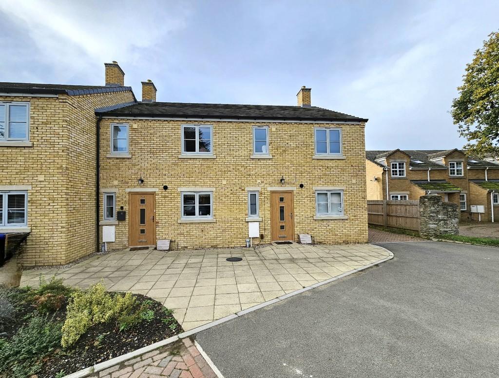 Spencer Gardens, Brackley 3 bed terraced house £299,950