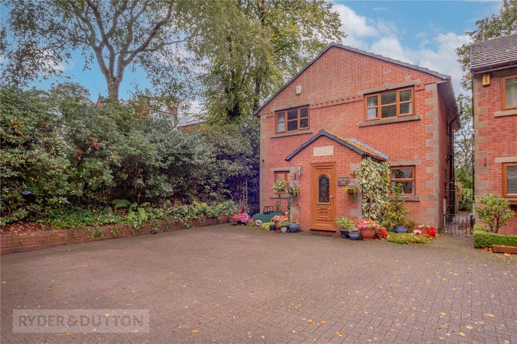 Manchester Road, Castleton, Rochdale, Greater Manchester, OL11 4 bed
