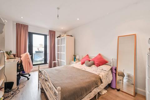 2 bedroom flat for sale, Sheila Court, Walthamstow, London, E17