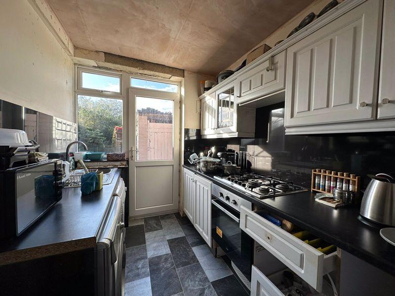Doddsfield Road, Slough 2 bed terraced house for sale £350,000