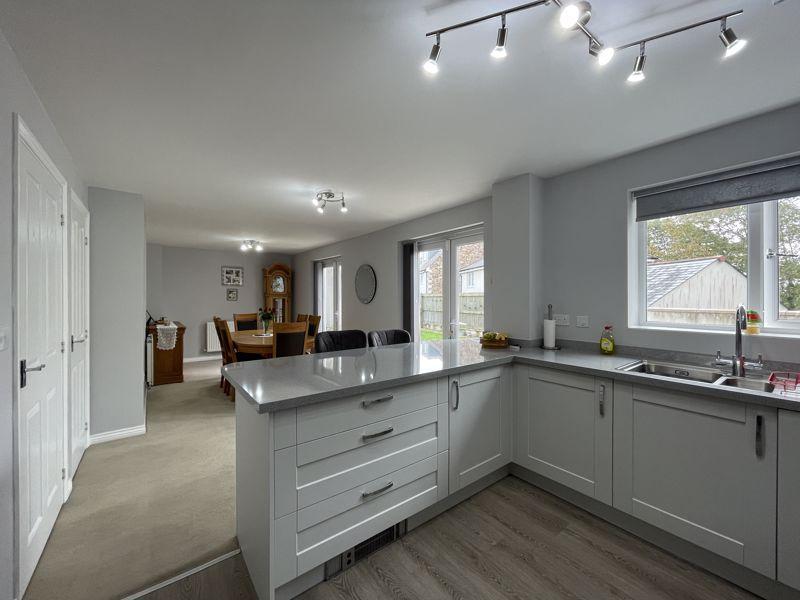Kitchen / Dining...