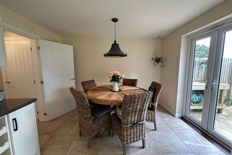 15 Trevince Road, Carnon Downs, Truro, TR3 6FN