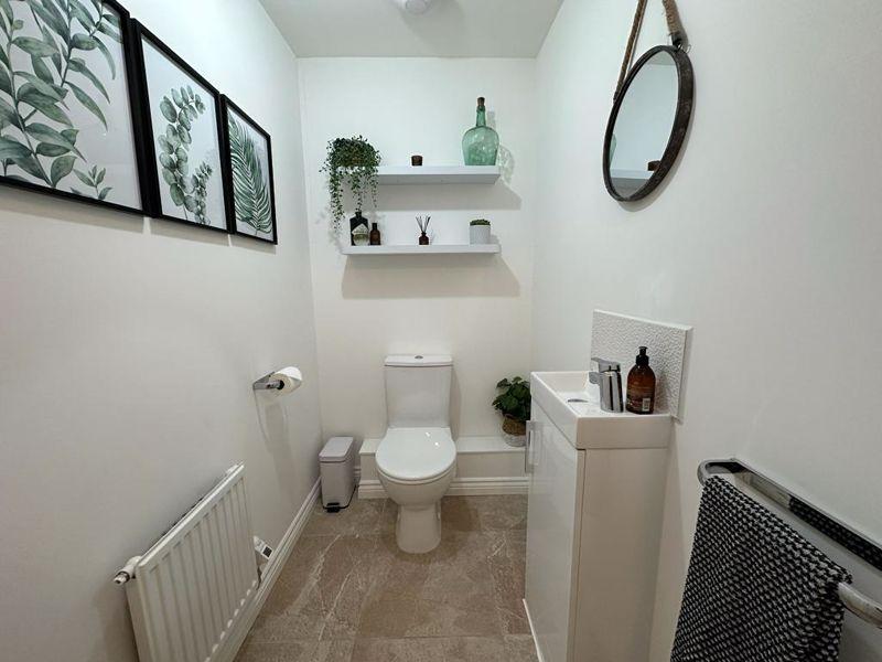 Guest cloakroom/WC