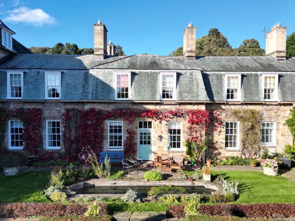 17 The Cedars, Carr Hall Gardens 2 bed apartment for sale £350,000