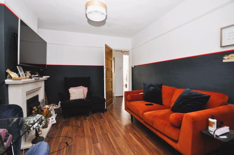 Barnard Gardens, New Malden 2 bed ground floor to rent £