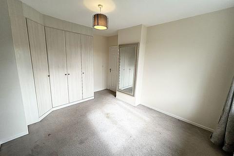 3 bedroom terraced house to rent, West King Street, Salford