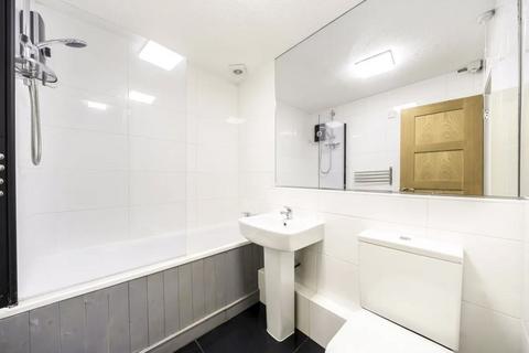 2 bedroom flat to rent, Deptford Church Street, London