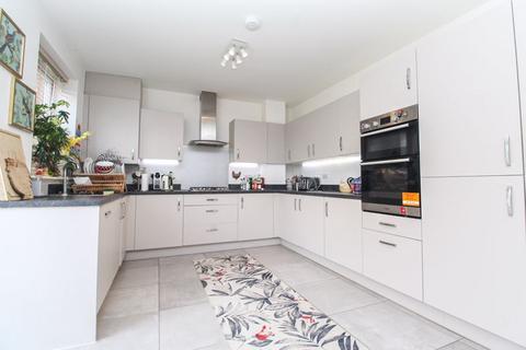 4 bedroom detached house for sale, Heron Court, Bedford MK40