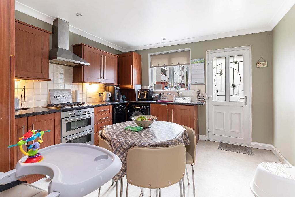 Hillpark Drive, Glasgow, G43 2SE 3 bed townhouse for sale £119,950