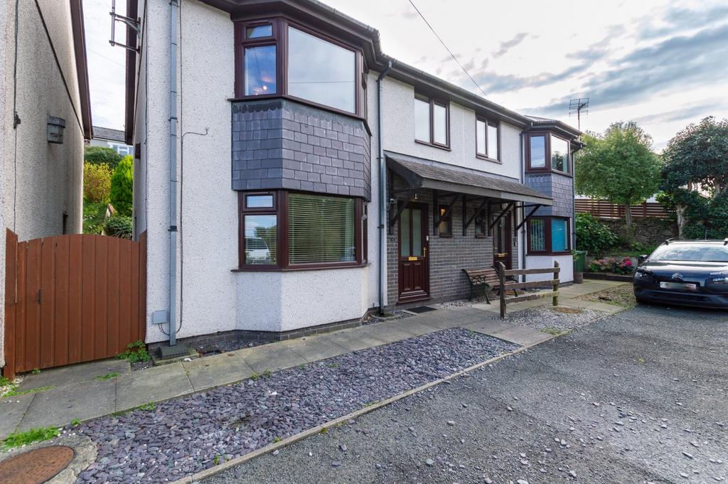 Caernarfon Road, Y Felinheli... 2 bed semidetached house for sale £