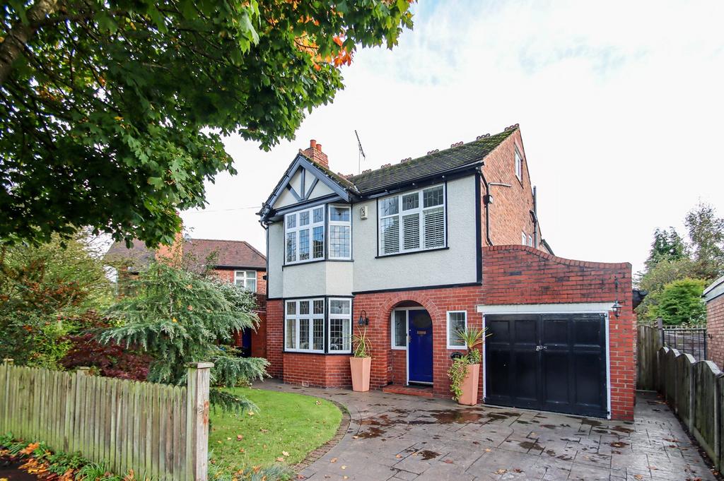 Moorlands Avenue, Urmston, Manchester, M41 4 bed detached house £
