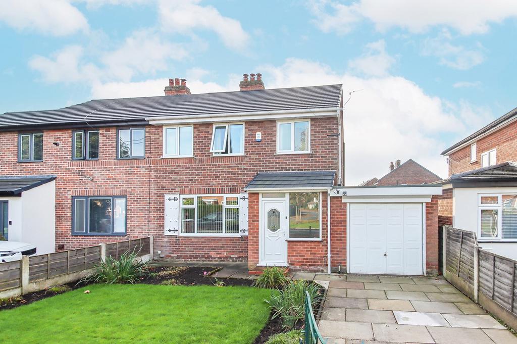 Ullswater Road, Flixton, Manchester, M41 3 bed semidetached house for