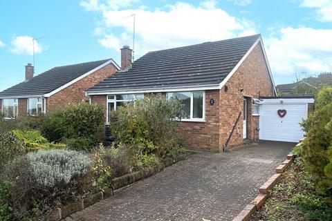 2 bedroom bungalow for sale - 2 Mayflower Close, Malvern, Worcestershire, WR14