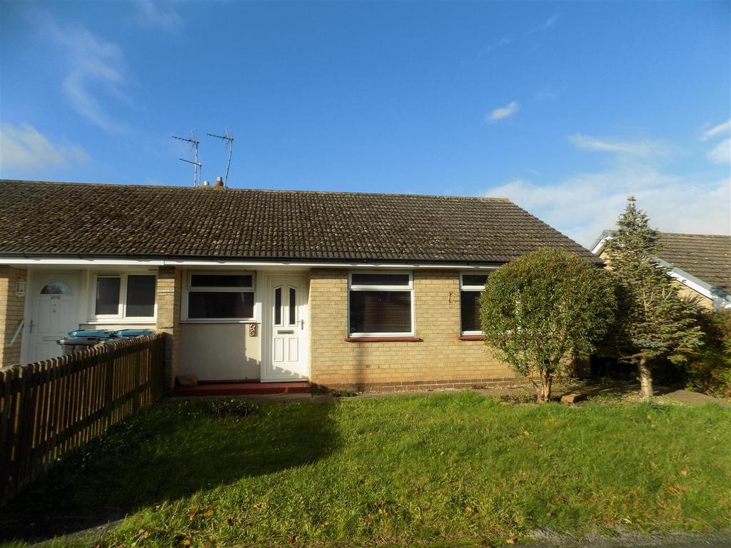 Newton Avenue, Bingham, Nottingham 1 bed semidetached bungalow for