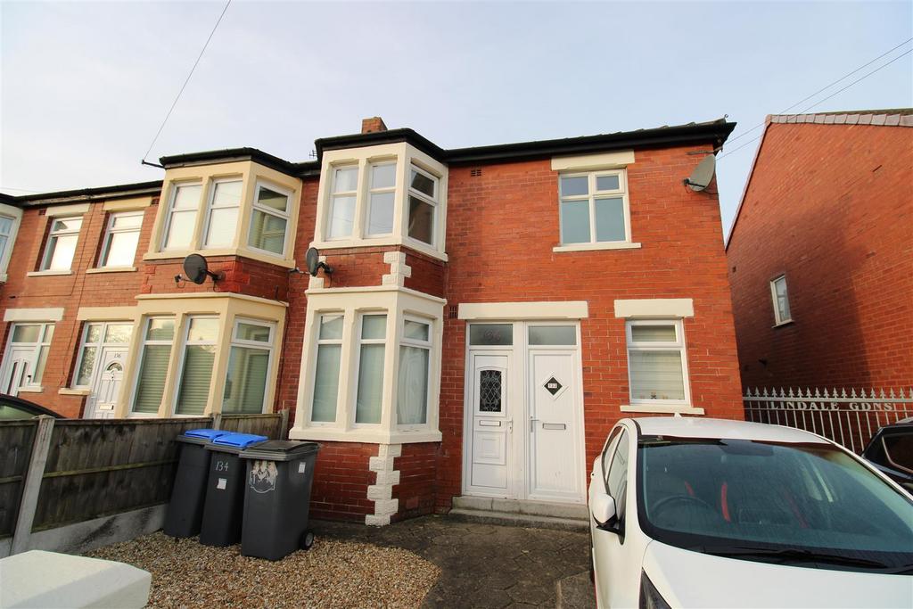 Lindale Gardens, Blackpool 2 bed property £595 pcm (£137 pw)
