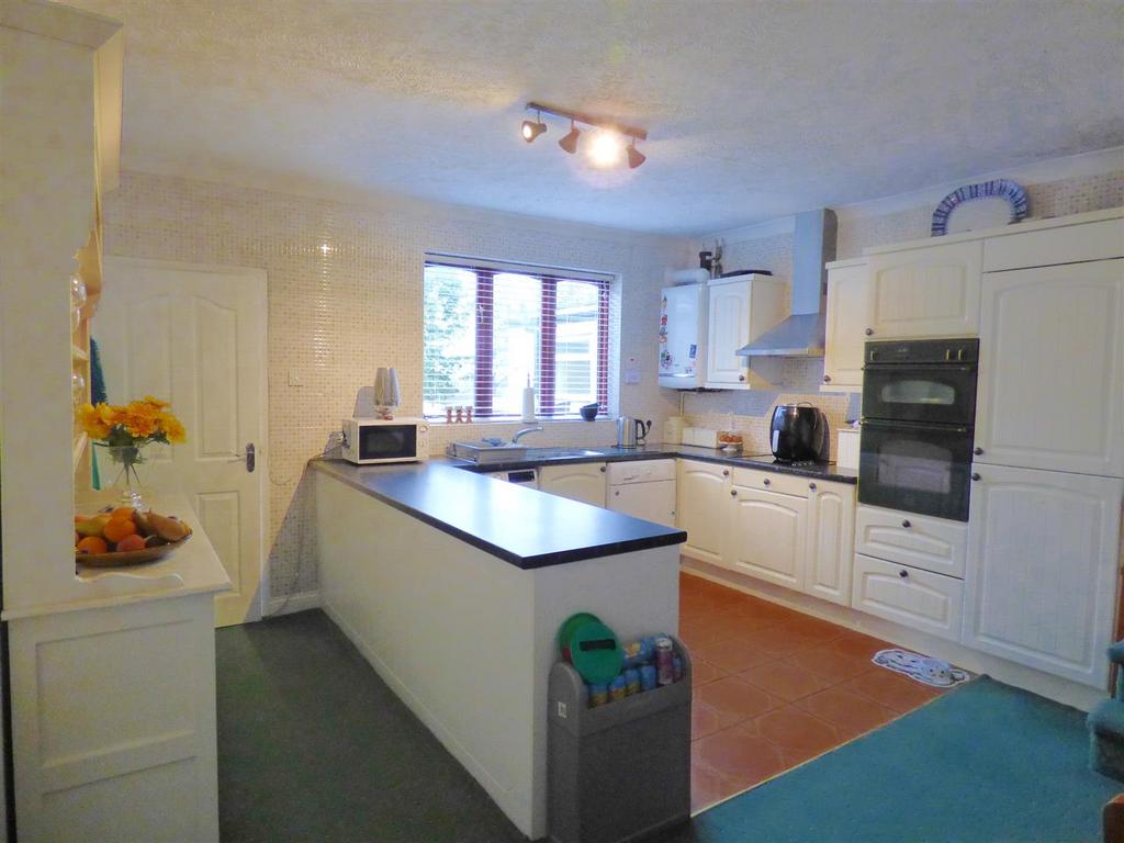 Kitchen / Breakfast Room