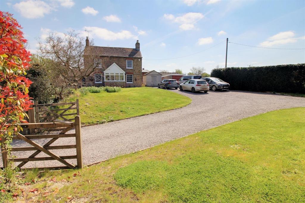Rodley, WestburyonSevern 3 bed detached house £1,200 pcm (£277 pw)