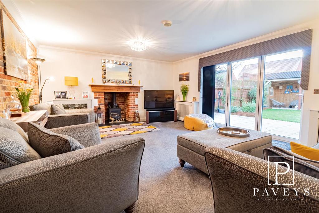 Thorpe Road, Kirby Cross, FrintonOnSea 3 bed detached bungalow for