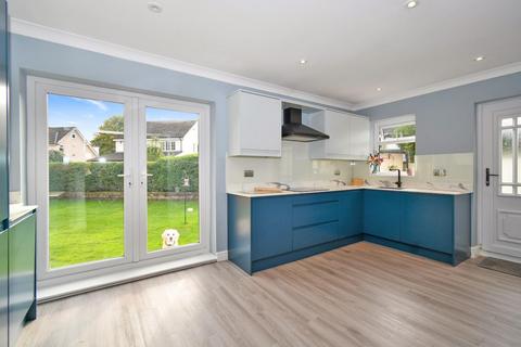 55 Fieldhead Road, Guiseley, Leeds, LS20 8DU