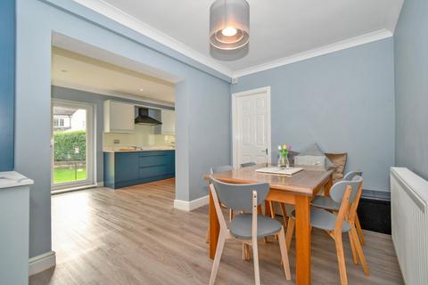 55 Fieldhead Road, Guiseley, Leeds, LS20 8DU
