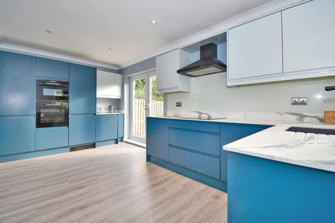 55 Fieldhead Road, Guiseley, Leeds, LS20 8DU