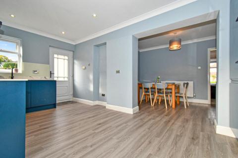 55 Fieldhead Road, Guiseley, Leeds, LS20 8DU