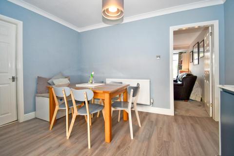 55 Fieldhead Road, Guiseley, Leeds, LS20 8DU