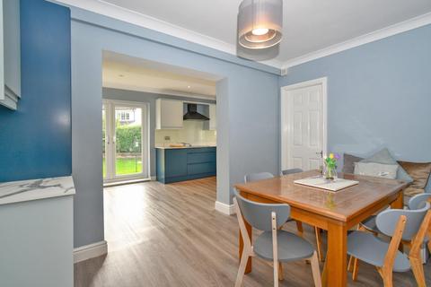 55 Fieldhead Road, Guiseley, Leeds, LS20 8DU
