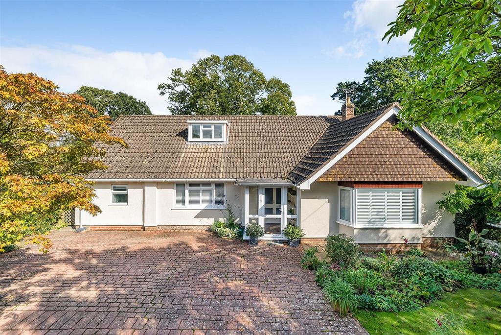Whitehayes Close, Kilmington, Axminster 3 bed detached house for sale